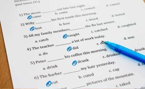 ¿Cuál es la diferencia entre el APTIS y los exámenes de Cambridge? - Clases de Inglés online